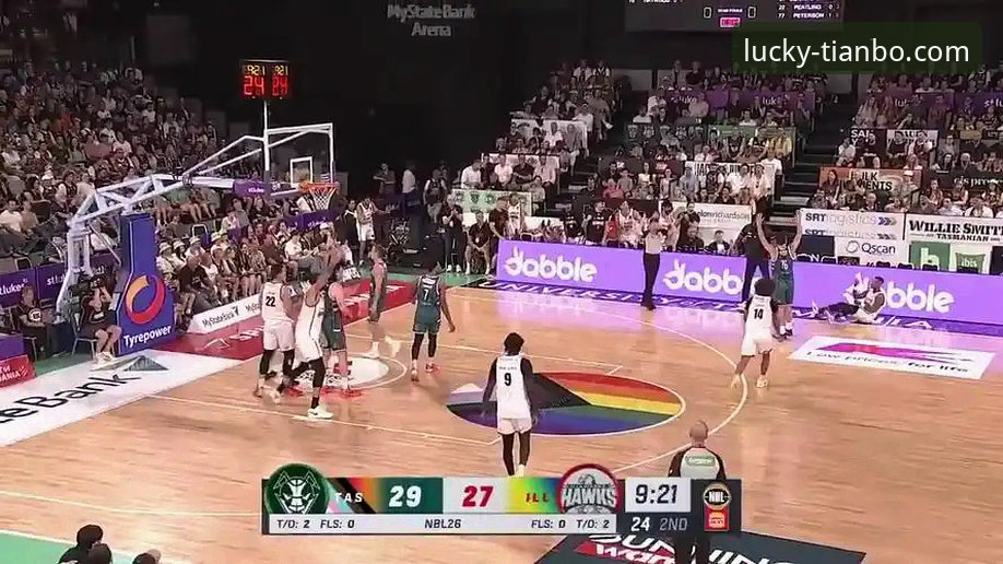 CBA爆冷夜最新动态：皮特森38分弑旧主，福建终结北京连胜